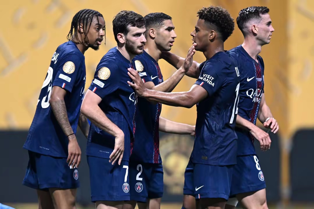 爱游戏官网-葡超倒计时，拜仁慕尼黑赛前再遭质疑，细节引发关注，态度坚定，身体对抗强度拉满的简单介绍