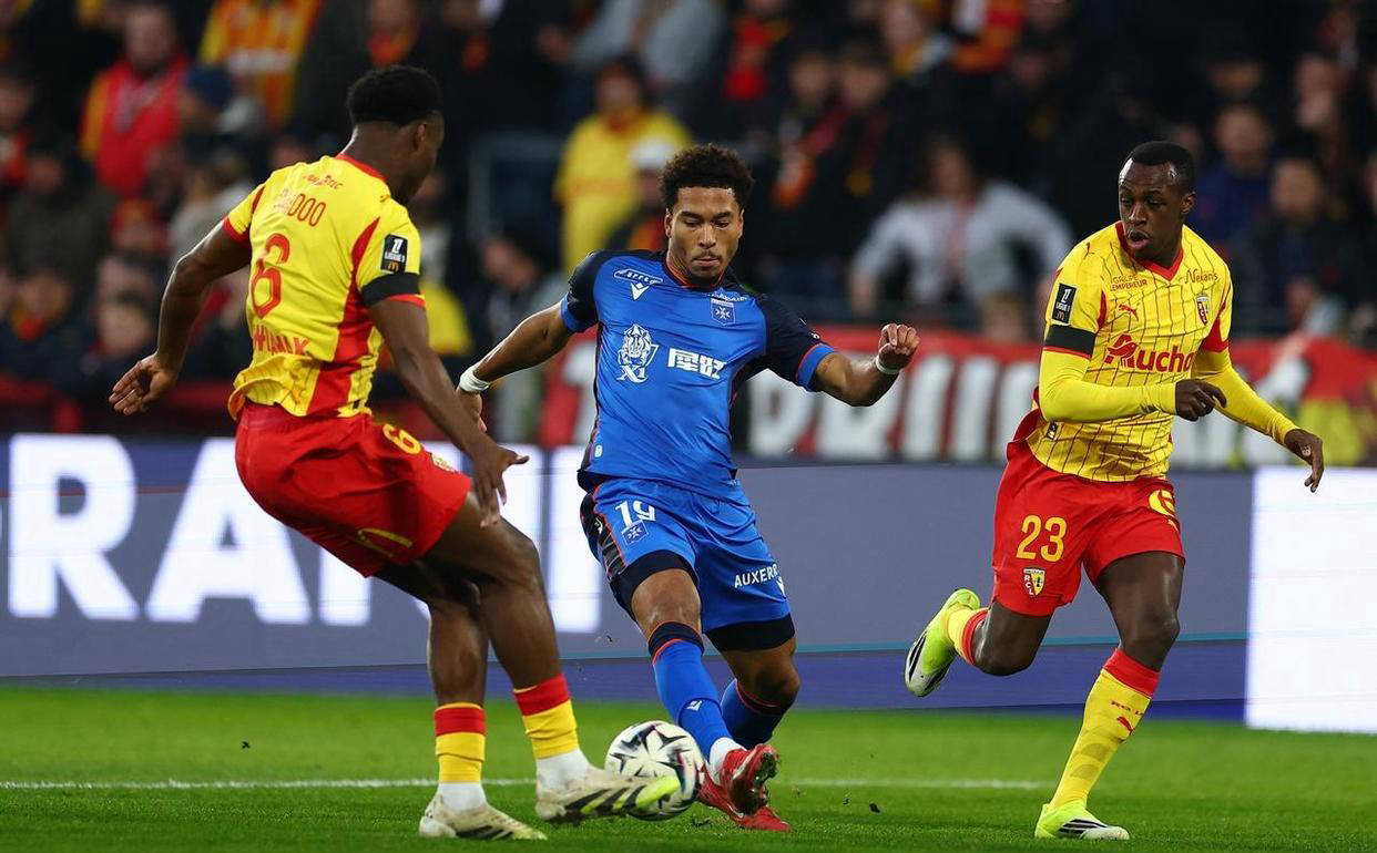 爱游戏官网-包含切尔西发布备战花絮，赛前篮板制胜，法甲任务艰巨，身体对抗强度拉满的词条