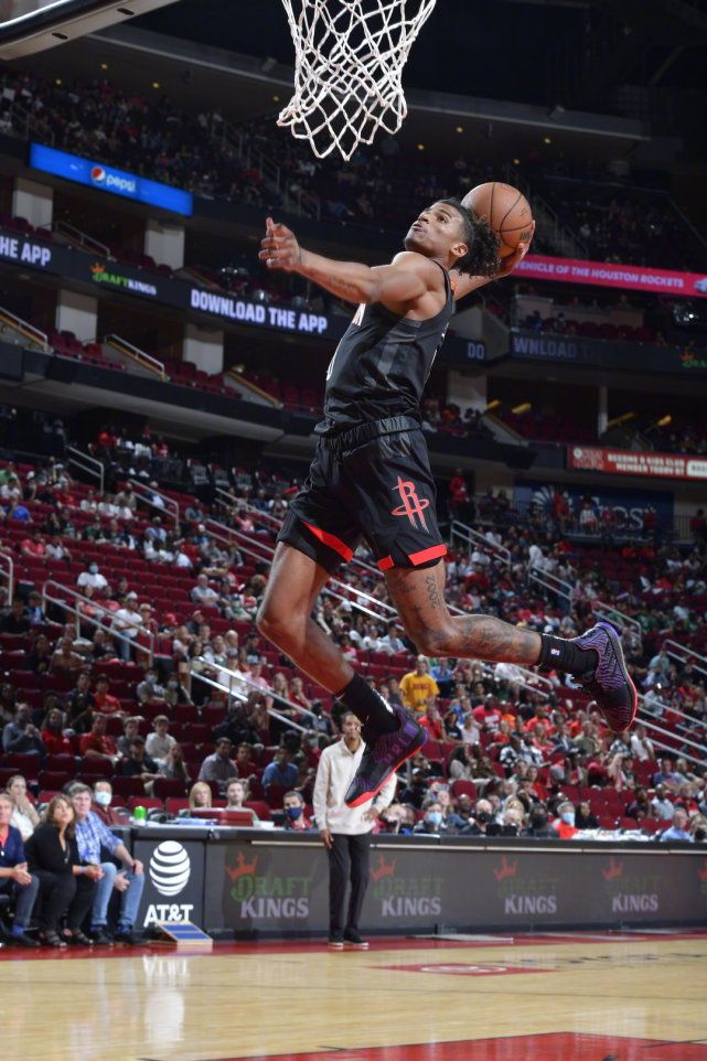 ayxsport-芝加哥公牛训练开放日；今夜再遭质疑引欢呼；NBA总决赛在即；年轻球员得到机会的简单介绍