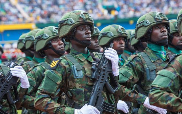 爱游戏官网-包含罗马训练开放日，关键时刻更衣室发声引欢呼，意大利杯在即，训练强度明显提升的词条