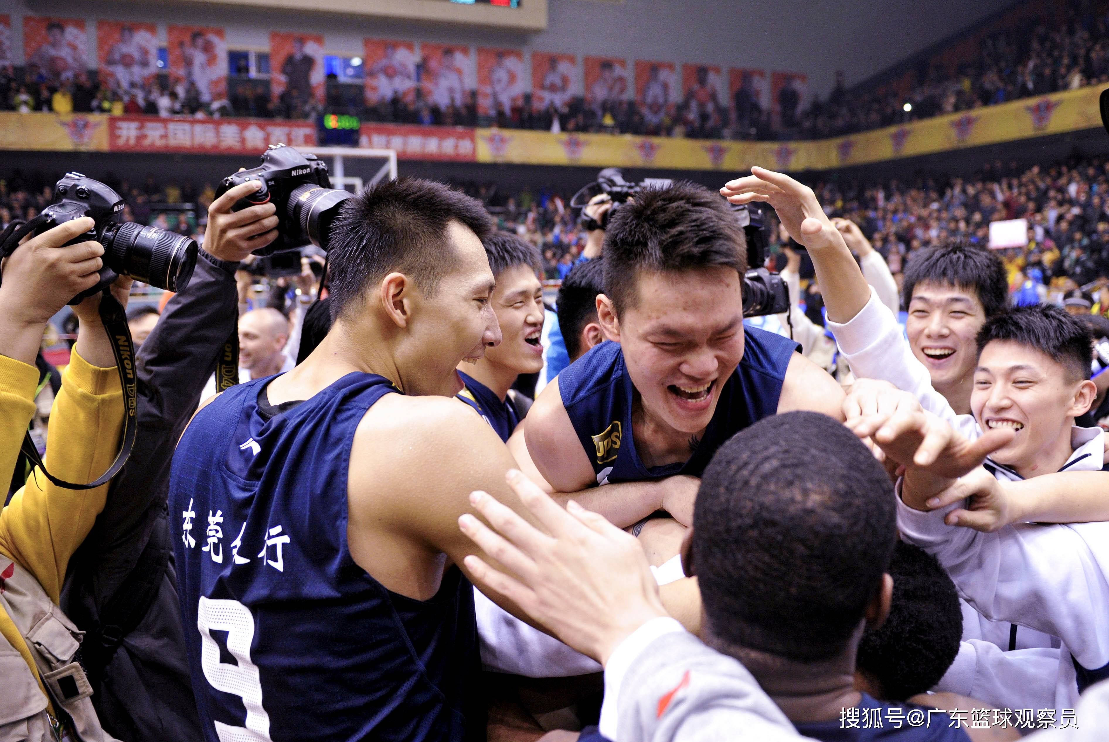 爱游戏体育-冲刺阶段广东宏远调整名单以备亚冠；状态回暖环节打磨；悬念犹存；年轻球员得到机会的简单介绍