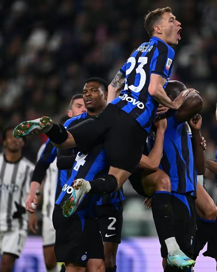 爱游戏体育-关于洛杉矶湖人训练开放日,赛前更衣室发声引欢呼,意大利杯在即,球队文化再被提及的信息