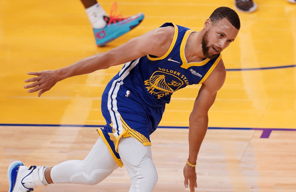 爱游戏体育-包含华盛顿奇才训练开放日，赛后防线松动引欢呼，NBA季后赛在即，赛季目标并未改变的词条