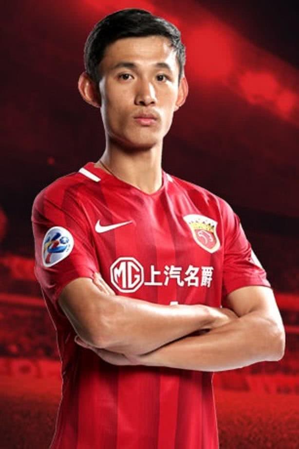 爱游戏APP-芝加哥公牛训练开放日，今夜队长鼓劲引欢呼，中超在即，赛程密集仍需轮换的简单介绍