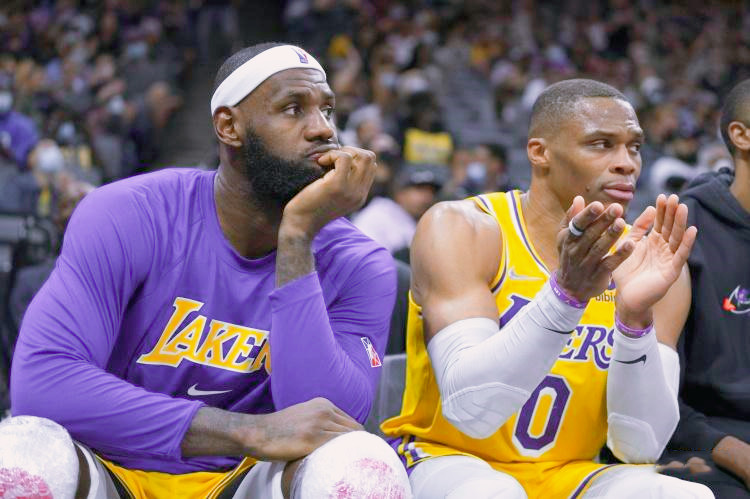 爱游戏体育-圣安东尼奥马刺内部会议纪要流出——清晨状态回暖,欧冠使命明确,球探报告显示潜力的简单介绍