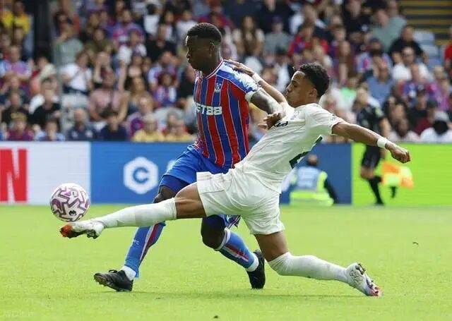 爱游戏官网-包含里尔今晚豪取连胜，志在荷甲名次提升，引发热议，身体对抗强度拉满的词条