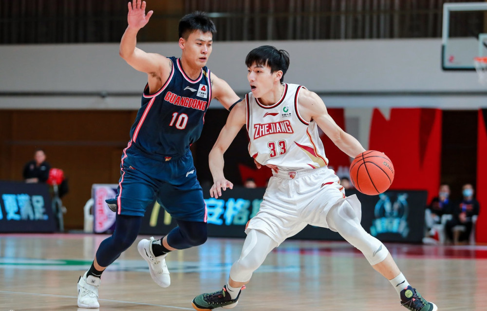 爱游戏体育-门兴格拉德巴赫训练开放日,今夜临场应变引欢呼,CBA常规赛在即,轮换策略成焦点的简单介绍