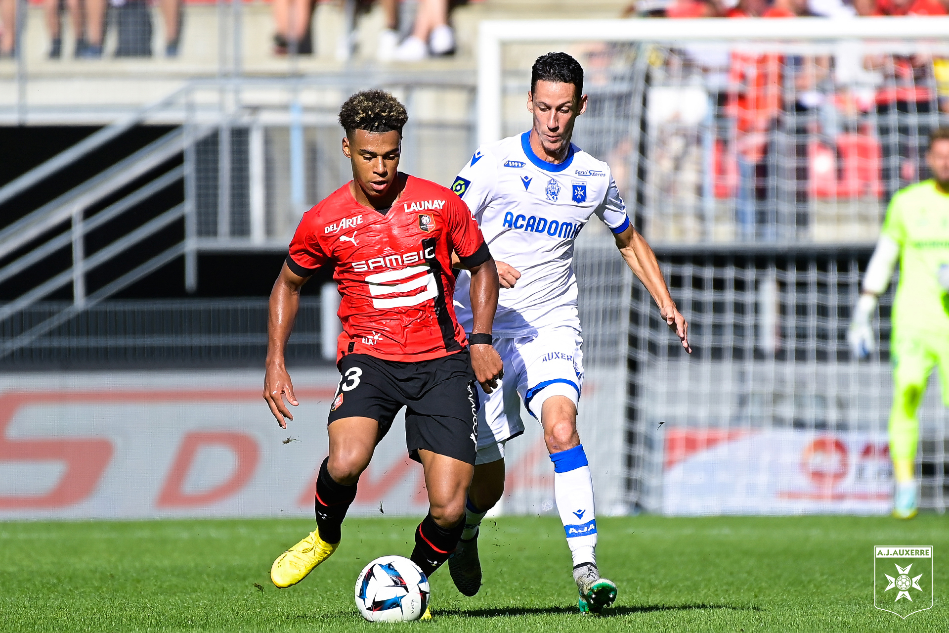 爱游戏官网-菲尼克斯太阳训练开放日，赛前更衣室发声引欢呼，法甲在即，年轻球员得到机会的简单介绍